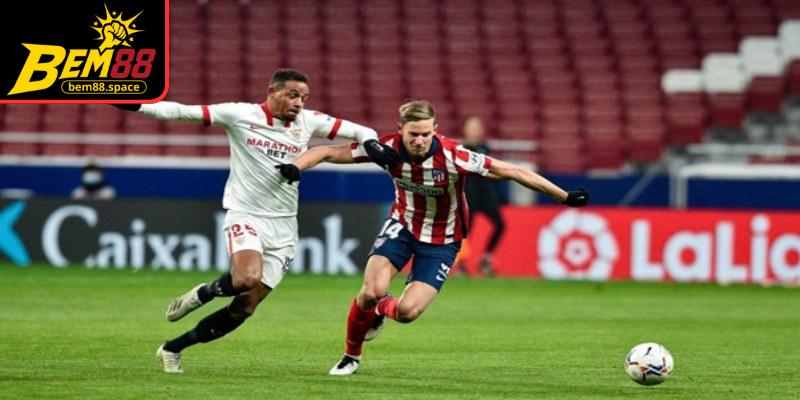 Điều kiện sân bãi, thời tiết,... là những yếu tố quan trọng khi nhận định kèo nhà cái